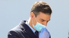 Pedro S�nchez, con mascarilla y guantes en su visita a una empresa en Madrid