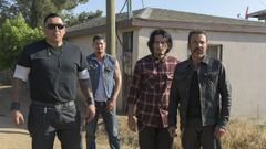 Richard Cabral (segundo por la derecha), en una escena de  Mayans M.C. 