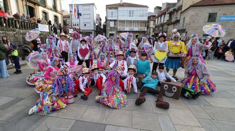 Desfile de disfraces y carrozas en Rianxo