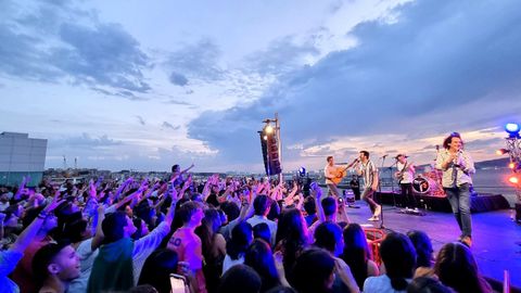Taburete durante un concierto en la azotea del Mar de Vigo