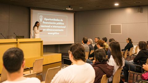 Ponencia de Rosal�a Noguerol, del centro tecnol�gico CETIM, en la segunda jornada del simposio Galicia4Energy en el Auditorio de Vilagarc�a de Arousa.