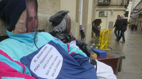 Na r�a Cardeal, os compadres queix�ronse dos cortes de auga