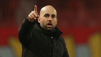 Claudio Gir�ldez, dirigiendo al Celta frente al Estrella Roja este jueves.