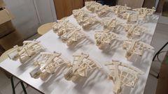 Sextantes elaborados en el IES S�nchez Cant�n de Pontevedra , con piezas con impresi�n 3D y resina de poliuretano