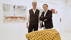 El artista Xos� Espona, junto a Roberto Verino, en la apertura de la exposici�n  Encuentros y apariciones .