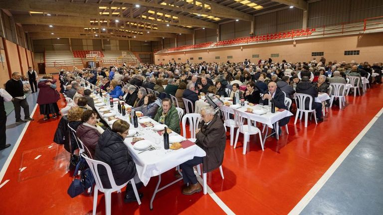 Imagen de archivo de una multitudinaria comida de los pensionistas de Sof�n