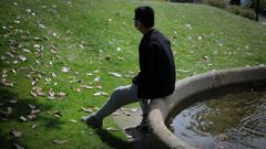 Chen en un parque de A Coru�a, la ciudad en donde reside