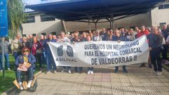 Concentración de Asilival a las puertas del Hospital Comarcal de Valdeorras.