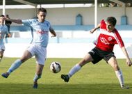 Rub�n Quiroga, a la derecha, en un partido que el Escair�n disput� en A Mari�a. 