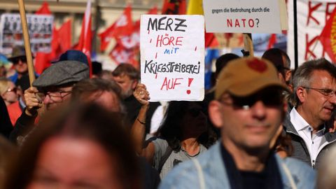 Manifestantes el pasado 3 de octubre en Berlín, protestando contra el aumento del gasto militar