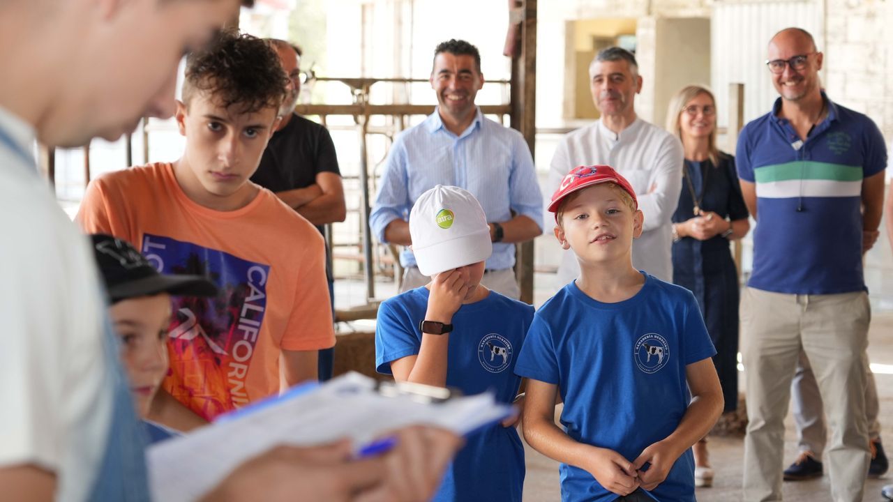 La Escola de Novos Gandeiros reúne en Mouriscade al futuro del rural