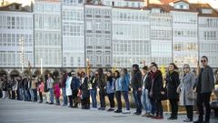 Cadena humana en A Coru�a en recuerdo de Mateo Gonz�lez