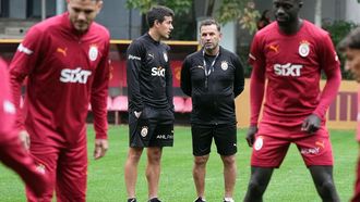 Ismael, junto a Okan Buruk en un entrenamiento del Galatasaray