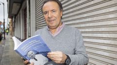 P�rez Astray, con la obra sobre su padre, el doctor Maro�o 
