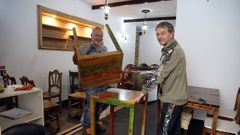 Alberto Casado y Javi Abal abrir�n esta tarde la taberna Os Cu�ados