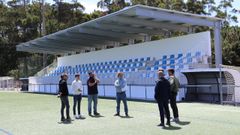 El alcalde, Lus Prez Barral, el concejal de Deportes, Xabier Vidal, y funcionarios del Concello visitaron este martes la obra.