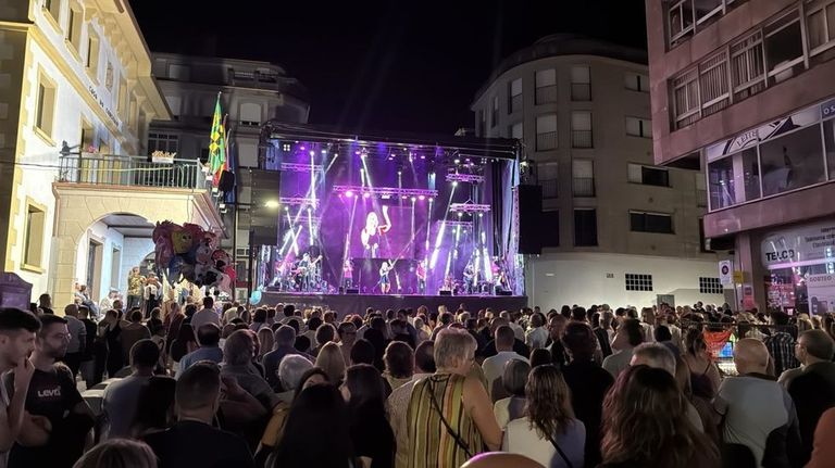 El grupo La Banda de Ayer, durante su actuaci�n en las fiestas de Ordes el pasado verano