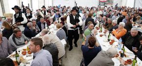 La cita gastron�mica se celebr� bajo carpa en la plaza do Concello de Montederramo. 