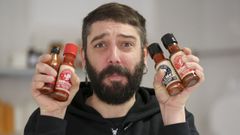 Joaqu�n P�rez, creador de A Factor�a do Lume con sus salsas