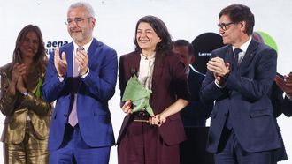 El presidente de Aena, Maurici Lucena; la escritora argentina Samanta Schweblin y el presidente de la Generalitat de Catalu�a, Salvador Illa, en la gala de entrega del Premio Aena