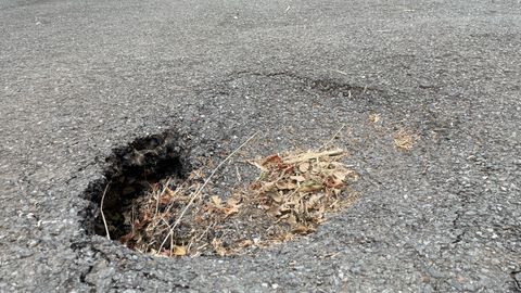 Otra imagen del bache del lugar de Laranxos, en O Eixo