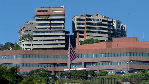 Exterior de la embajada de Estados Unidos en Caracas