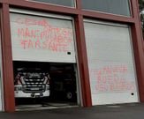 Pintadas aparecidas ayer por la ma�ana en Cee.