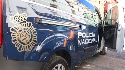 Furg�n de la Polic�a Nacional