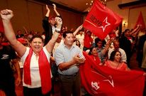 Seguidores de Xiomara Castro celebran los resultados de las elecciones enTegucigalpa.