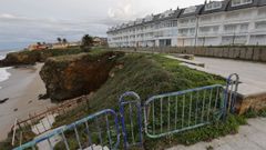 La urbanizaci�n Oc�ano I, junto a la playa de San Bartolo y el acceso que retranquear� Costas