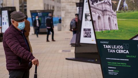 Exposicin al aire libre en la estacin de Ourense que explica el proyecto de alta velocidad