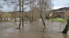 Desbordamiento del r�o Baleo en la parroquia de Couzadoiro, en Ortigueira
