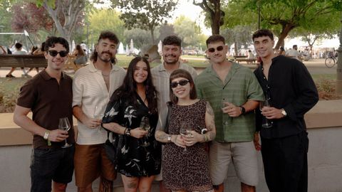 Los j�venes asistieron a la primera jornada de la Feira do Vi�o de Monterrei 2026.
