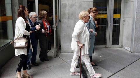 Villa y su familia abandonan los juzgados