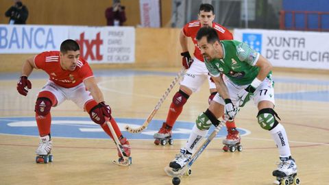 Jordi Adroher (derecha), en un partido entre el Liceo y el Benfica.