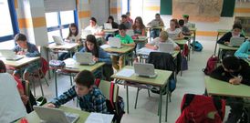 En el IES Colmeiro hubo visita de Francisco Fari�a para evaluar la marcha del proyecto topon�mico.