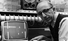 Ralph Baer y uno de sus inventos