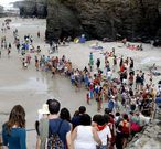 La playa de As Catedrais recibi� el pasado a�o, seg�n el Concello, medio mill�n de visitantes.