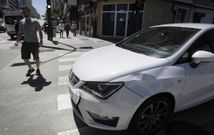 Un coche da�ado tras un accidente ocurrido en la ronda de Outeiro. 