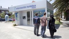 Exterior de la oficina de informaci�n tur�stica de Oleiros
