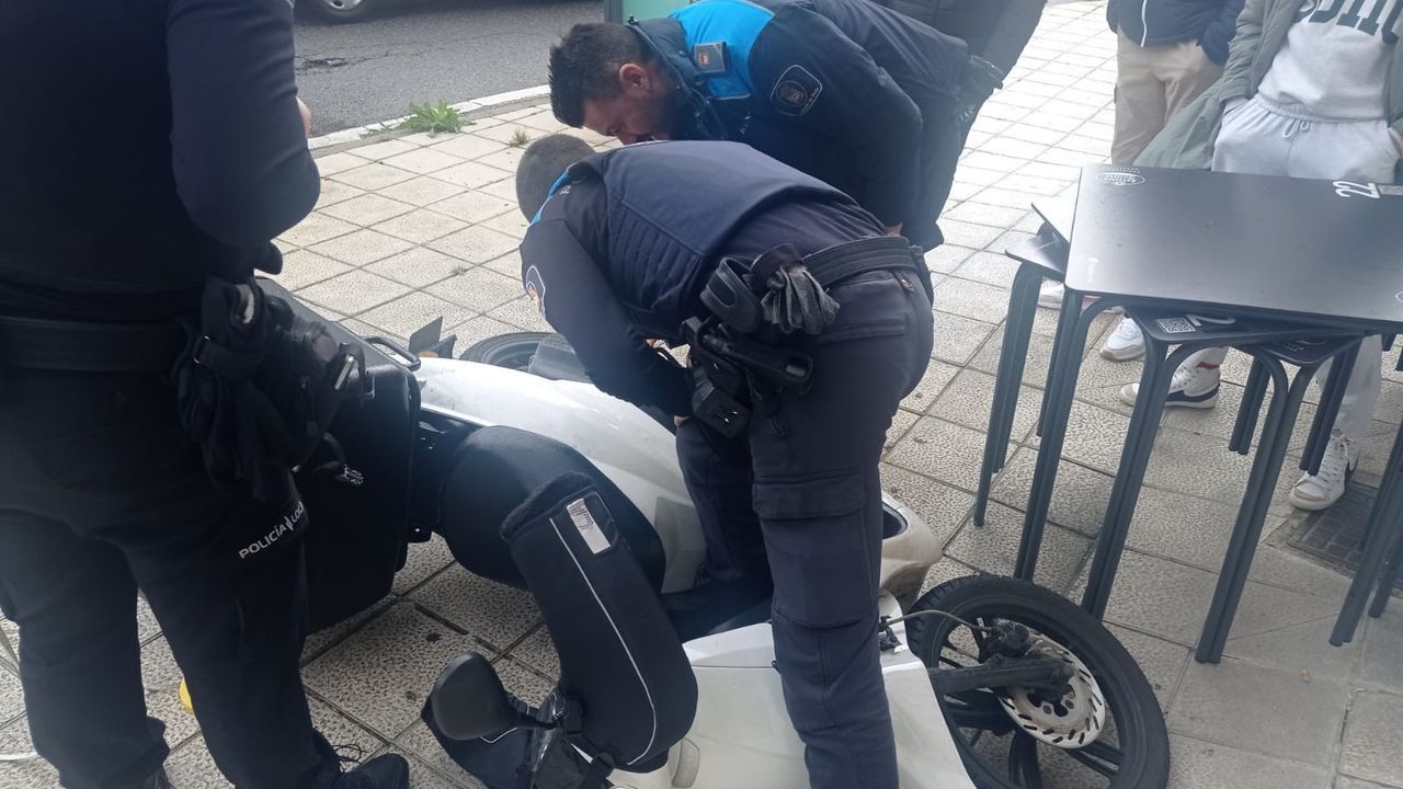 Arrolla un motorista y se da a la fuga en Poio sin que nadie pueda dar ...
