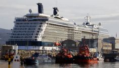 Primera escala en Vigo. El Celebrity Shilouette atrac� por primera vez en la ciudad. Con capacidad para 4.000 personas, mil de ellas tripulantes. Procedente de Lisboa, el crucero est� en ruta desde Miami a Southampton, hacia donde parti� a primera hora de la tarde. 