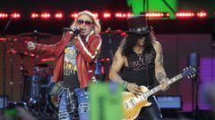 Axl Rose y Slash, en su actuaci�n en el 2017 en Madrid en el estadio Vicente Calder�n.