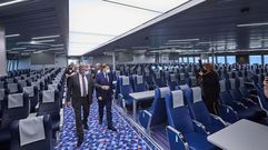 Ximo Puig visita el barco asturiano
