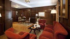 Con 100 metros cuadrados, la habitaci�n m�s exclusiva de El Parador cuenta tambi�n con un sal�n