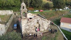 Adem�s de retirar toda la maleza, se procedi� a consolidar las paredes de la iglesia.