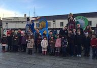 En Cerdedo hubo una recepci�n a Sus Majestades en la Praza do Concello.