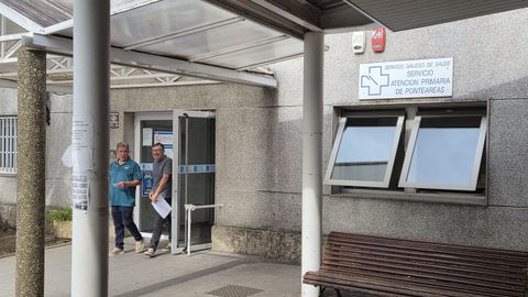 El centro de salud de Ponteareas ten�a ayer las ventanas de la planta baja abiertas