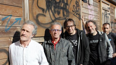 Os membros actuais do grupo vigu�s Desertores