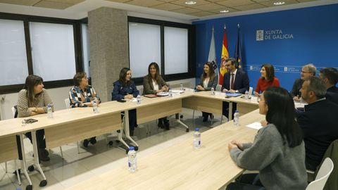 En la reuni�n celebrada en Ourense estuvieron presentes los conselleiros de Presidencia, Medio Ambiente y Medio Rural; y los alcaldes de la comarca de Valdeorras. 
